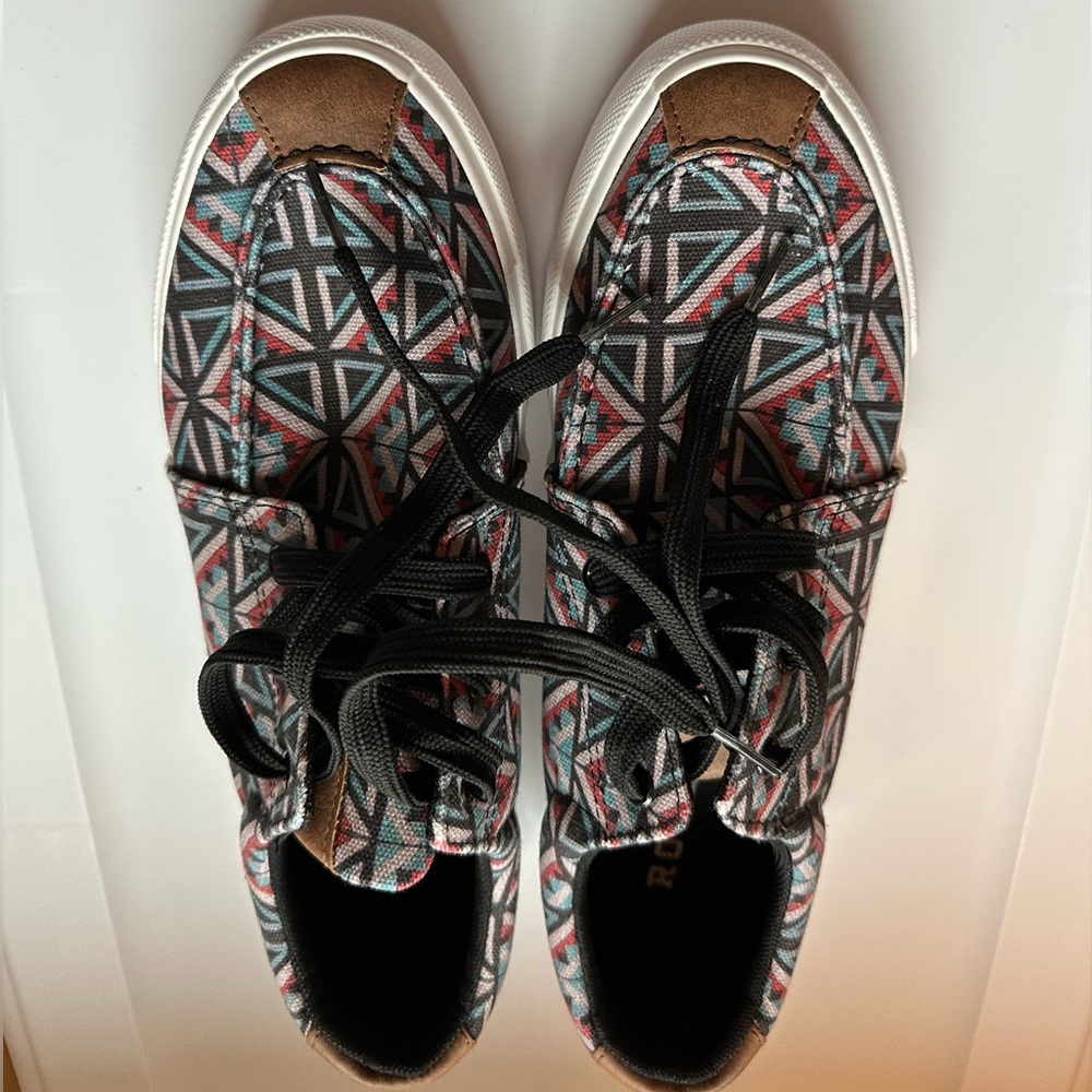 Roper Geometric Pattern Sneakers - Picture 2 of 6